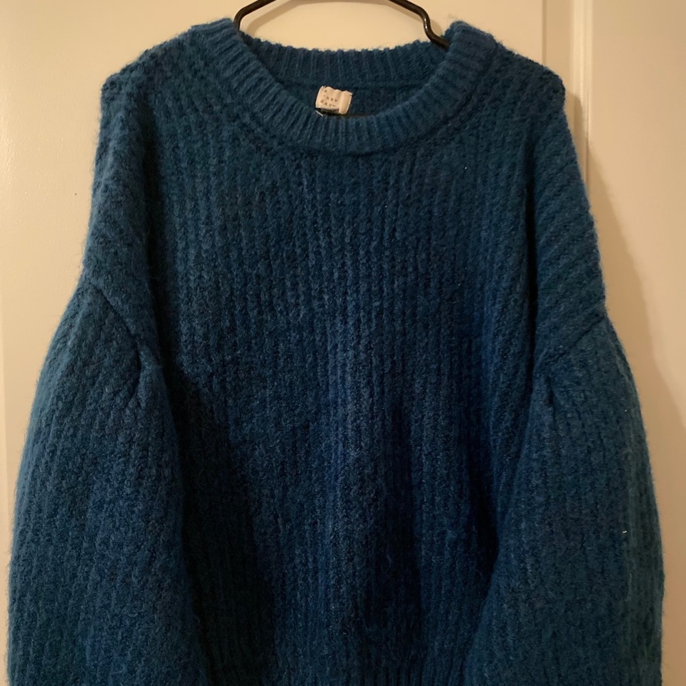 NWOT gorgeous turquoise sweater!!!